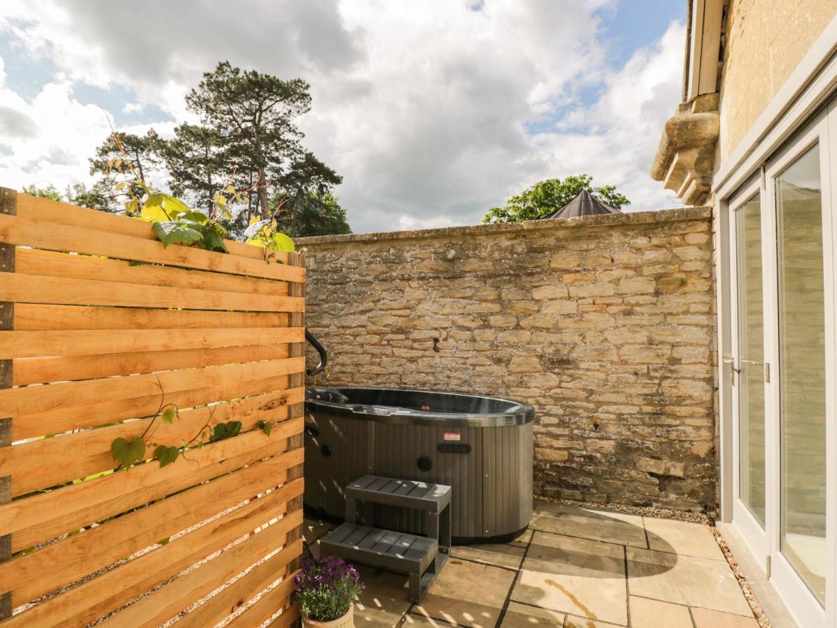 The Hayloft Villa Tetbury Exterior photo